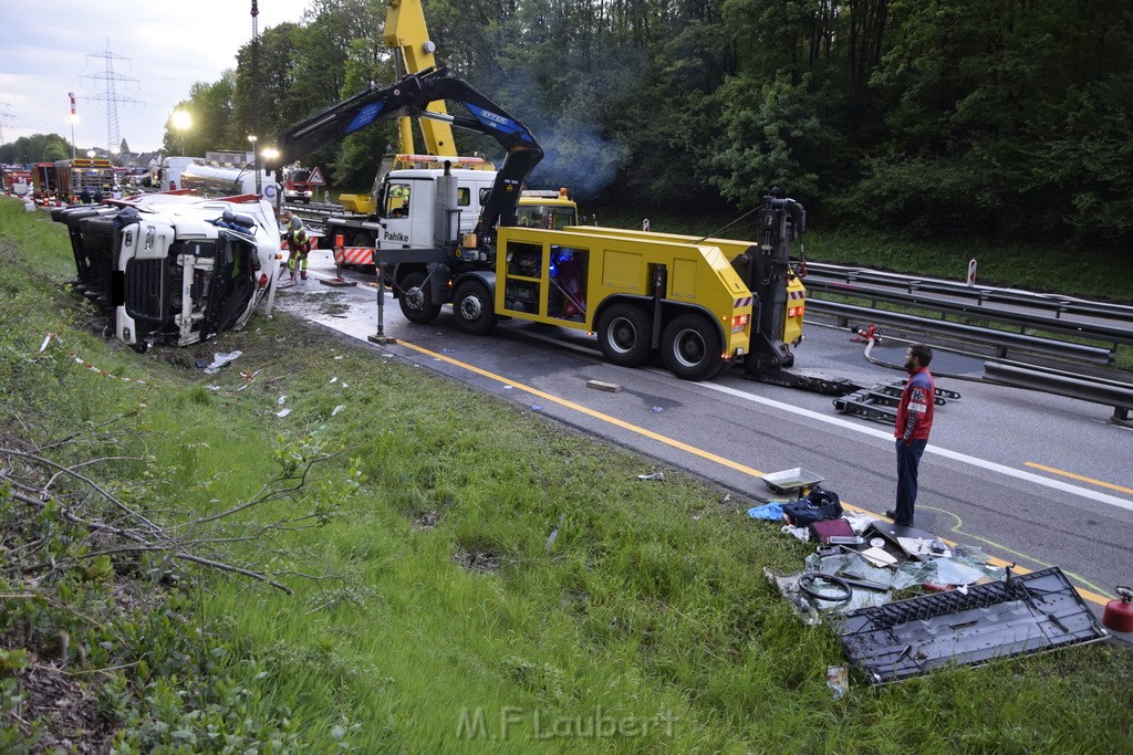 VU Gefahrgut LKW umgestuerzt A 4 Rich Koeln Hoehe AS Gummersbach P396.JPG - Miklos Laubert